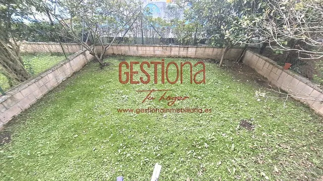 AMPLIO BAJO DE 3 habitaciones, CON TERRAZA JARDÍN A ESCASOS  - foto 2