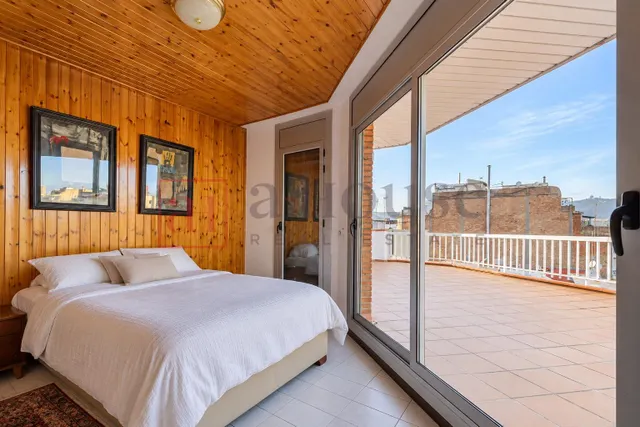 Ático esquinero con terraza de 125m2 y vistas panorámicas a toda Barcelona en sant antoni — 16