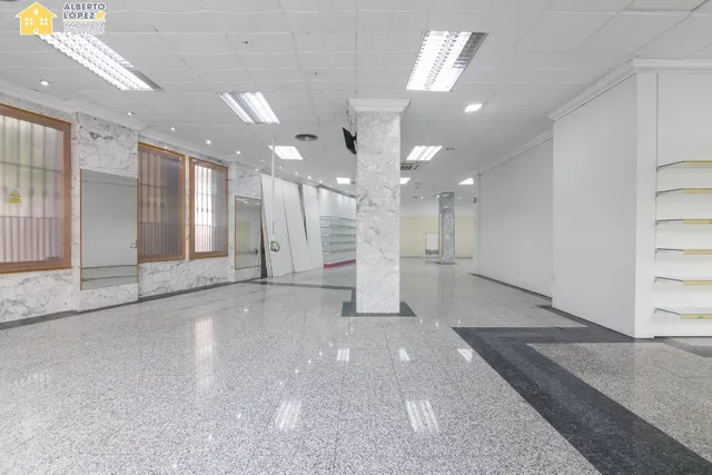 Local de 200 metros en venta en el centro de El Altet. — 9