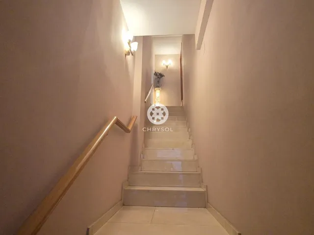 Dúplex con encanto de casa independiente, 4 dormitorios y terraza de 20 m2. — 33