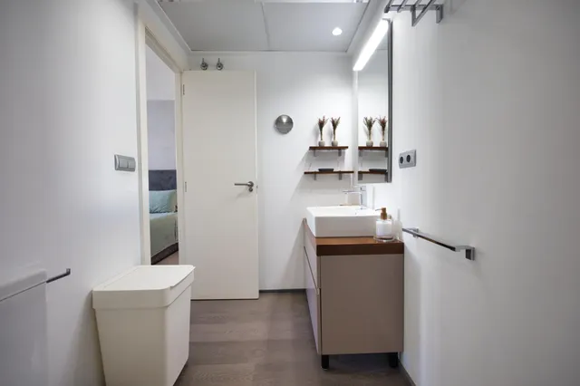 Ático con gran terraza y solárium privado en el corazón de Alicante — 28
