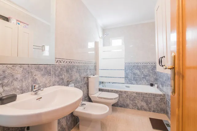 CHALET PAREADO A UN PASO DEL CAMPO DE GOLF CON 5 habitaciones 3 BAÑOS — 31
