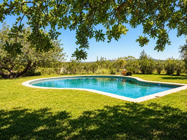 ## FINCA RÚSTICA CON PISCINA Y AUTÉNTICO CARÁCTER MALLORQUÍN
