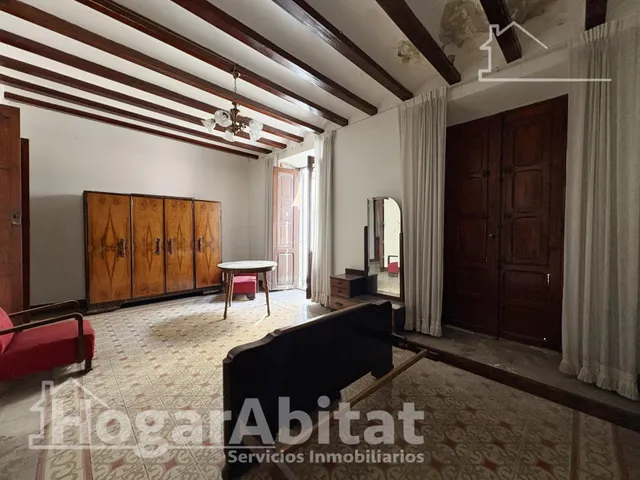 Espaciosa casa con local comercial y garaje en el centro — 34