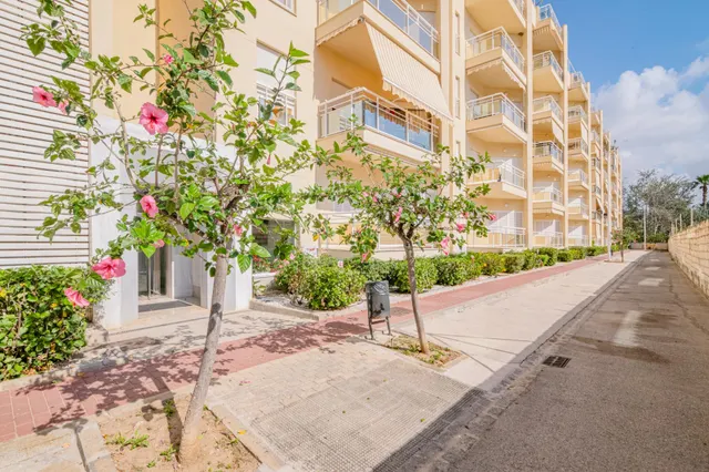 ¡Tu oasis junto a mar! Precioso piso de 2 dormitorios con terraza, piscina y garaje en Playa Poniente, Motril. — 46