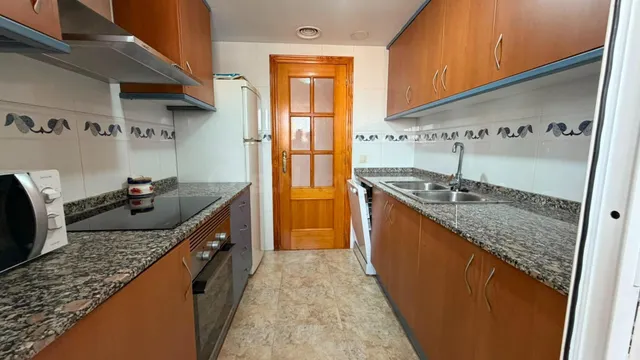 APARTAMENTO EN ALQUILER DE SEPTIEMBRE A JUNIO - foto 2