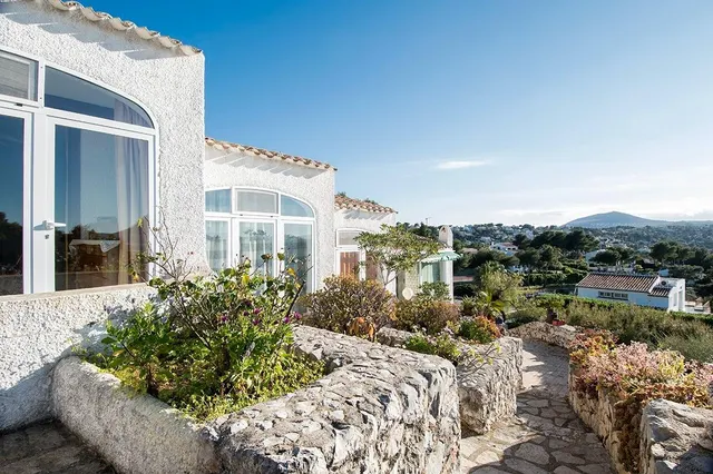 Villa con el encanto de una casita de campo con vistas al mar en Jávea — 12