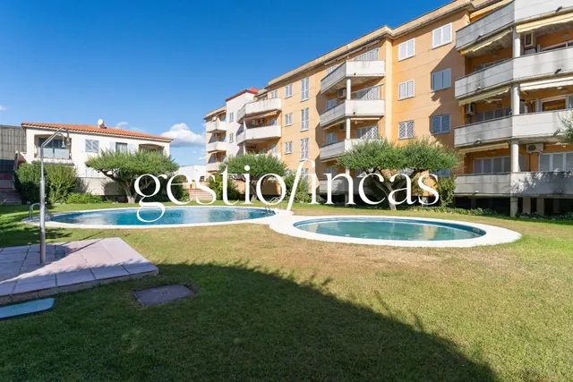 Espectacular bajo con gran jardín privado, piscina y parking a 5 minutos del mar — 41