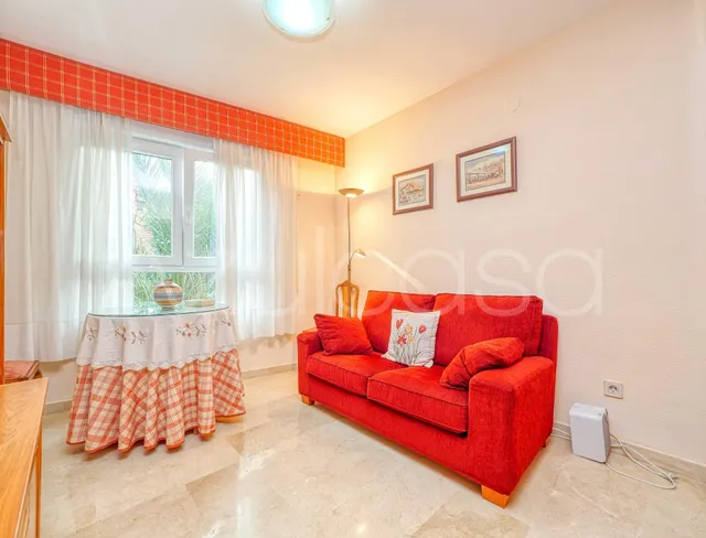 Piso en venta de 4 dormitorios y 2 baños completos con garaje Junto al Mercado Central de Alicante — 8
