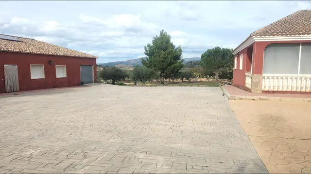 Chalet con dos casas en Sax - foto 3