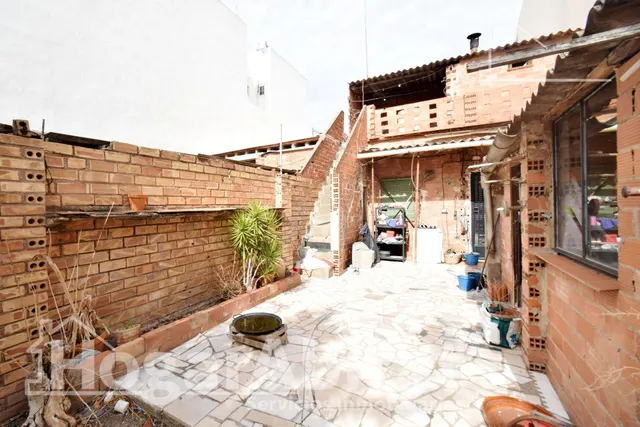 ¡OPORTUNIDAD ÚNICA! AMPLIA CASA PARA REFORMAR CON PATIO Y TRASTERO — 21