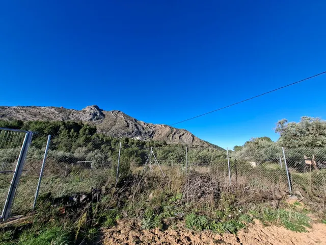 Parcela rústica de 10.400 m2 ubicada en Benigembla - foto 2