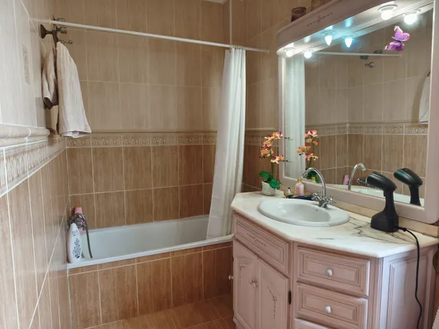 CHALET URBANO CON PISCINA PRIVADA, VISTAS AL MAR Y AMPLIAS ZONAS DEPORTIVAS — 46