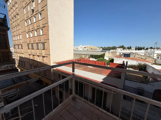 Piso con balcón en El Puerto de Santa María - foto 3