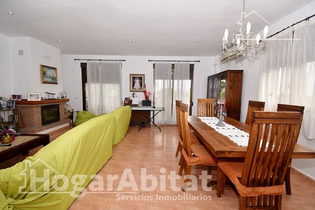 CHALET SEMINUEVO CON GARAJE, PISCINA Y AMPLIA PARCELA — 7