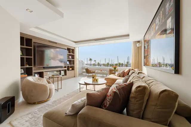 El ático más exclusivo de Puerto Marina: vistas 360º, diseño - foto 3