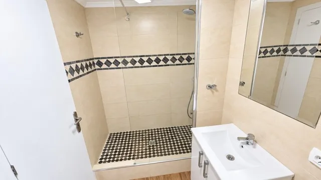 Espacio, luz y tranquilidad en Son Ferriol: 4 dormitorios, dos baños y un gran balcón para disfrutar cada día. — 12