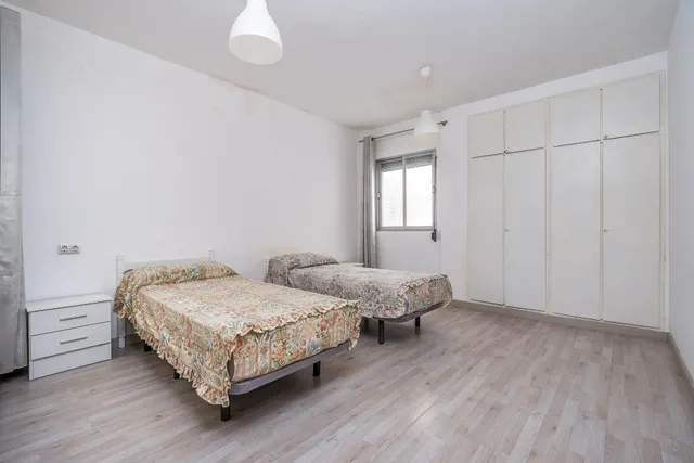 PISO JUNTO CAMINO DE RONDA — 18
