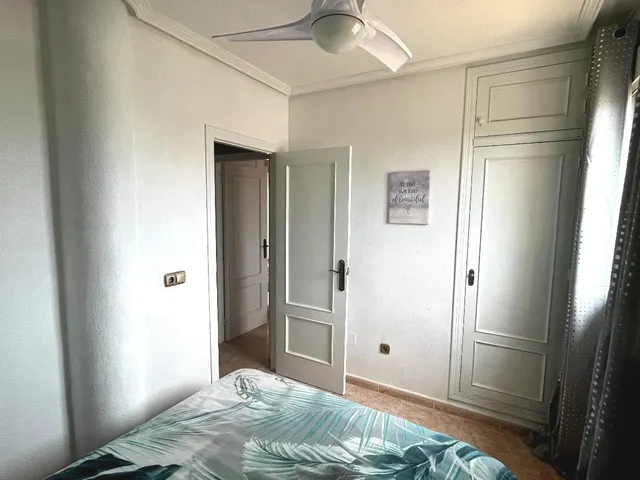 Villa independiente totalmente renovada con apartamento independiente y piscina en La Zenia!!! — 36