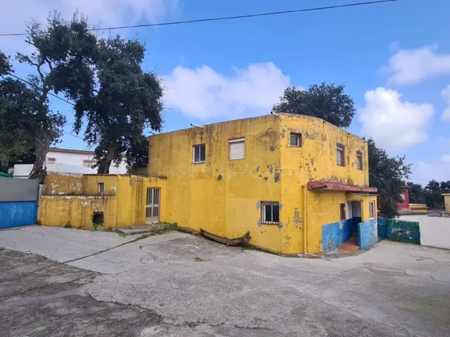 Casa independiente de 4 dormitorios con amplio patio en San García – Algeciras | Sin comisión — 4