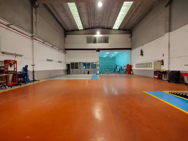 NAVE EN VENTA TOTALMENTE EQUIPADA EN LA RONDA IBÈRICA DE VIL - foto 2