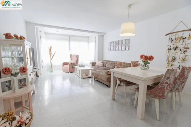 SE VENDE AMPLIO PISO ZONA MERCADONA DE 4 DORMITORIOS, 2 BAÑO - foto 3
