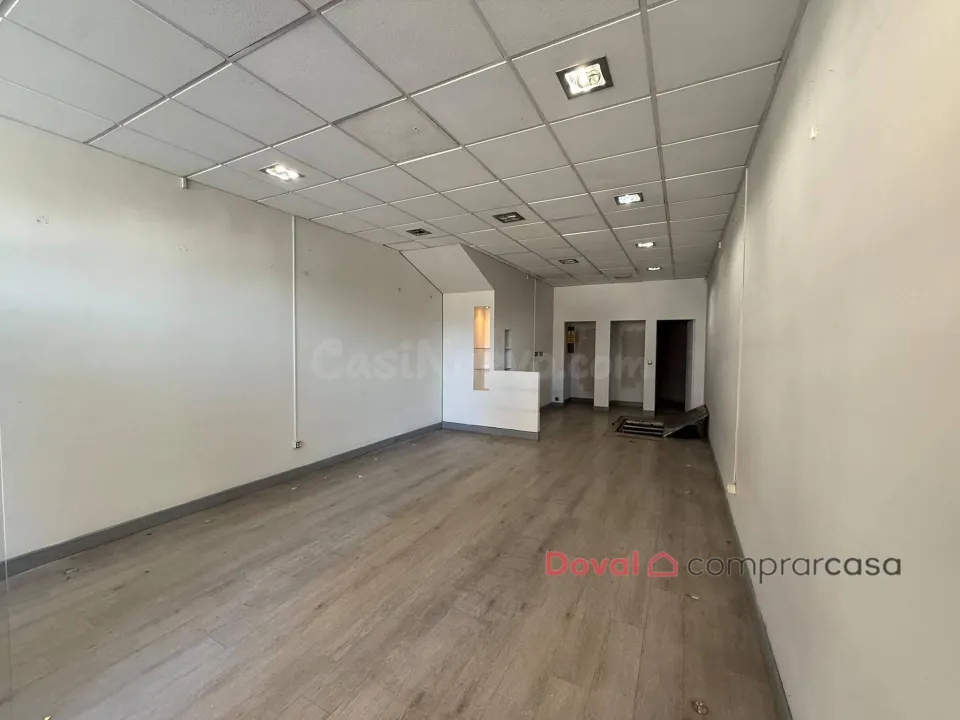 Oportunidad! Local comercial de 64 m2 en pleno centro de O Porriño