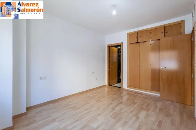 Ático dúplex junto Alhamar con 2 garajes y 2 trasteros — 13