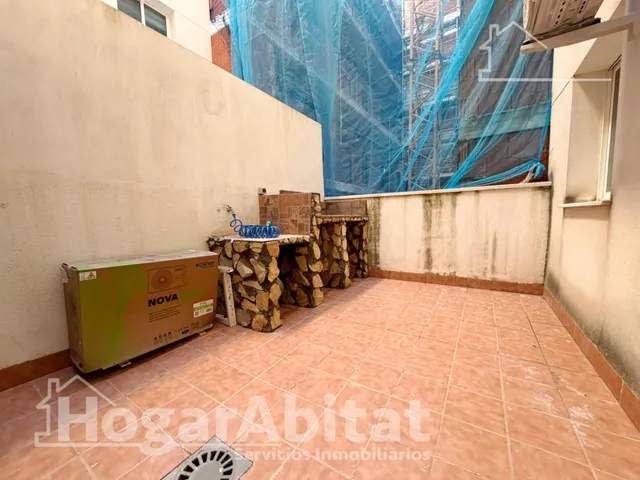 Excelente ubicación y reforma integral en este luminoso piso exterior con terraza, garaje y piscina comunitaria — 12