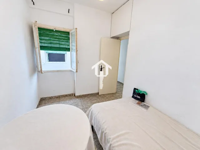 Piso en venta en Alicante, zona de la florida. 77m2, 3 habitaciones, 1 baño, balcón, galería. 2da planta con ascensor. — 13