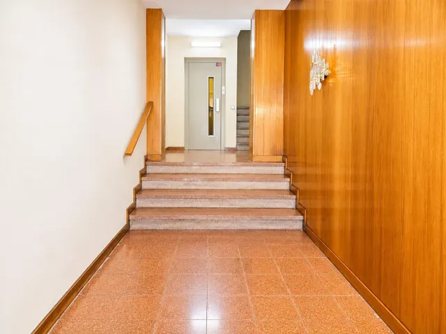 Piso de 4 habitaciones con ascensor en Manresa — 19