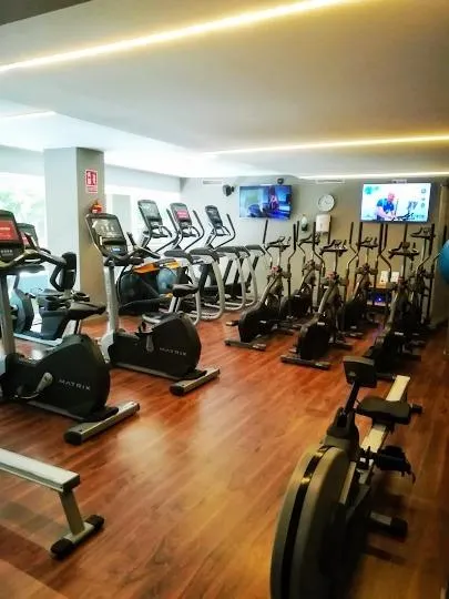 Centro deportivo en venta en  Benalmádena, Costa del Sol — 8