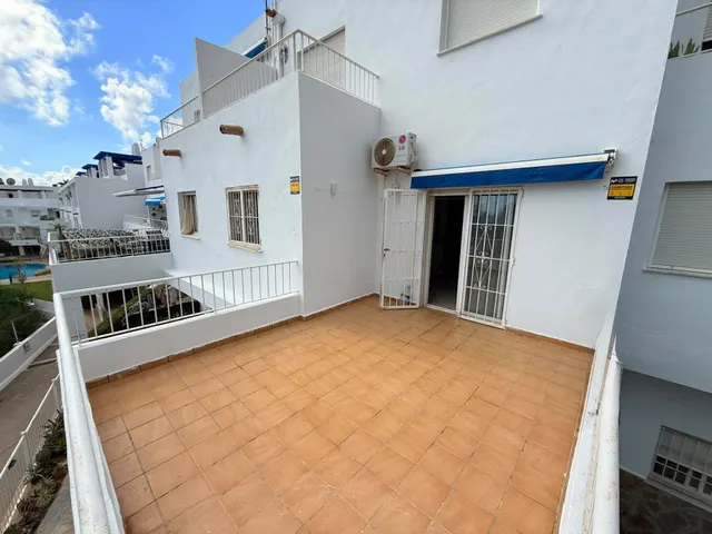 Piso de 3 dormitorios con vistas al mar y piscina — 8
