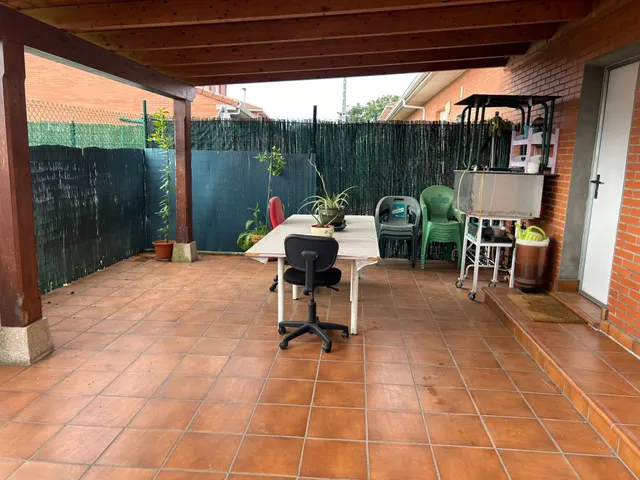 SE ALQUILA ADOSADO EN FUENTES NUEVAS — 26