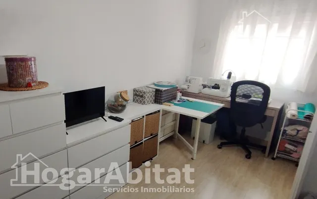 Amplio, moderno y reformado en residencial con terraza, piscina y garaje, todo amueblado — 25