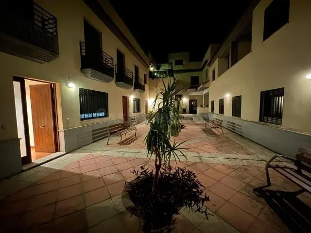 Amplia y Acogedora Casa de 3 Dormitorios con Garaje y Solári