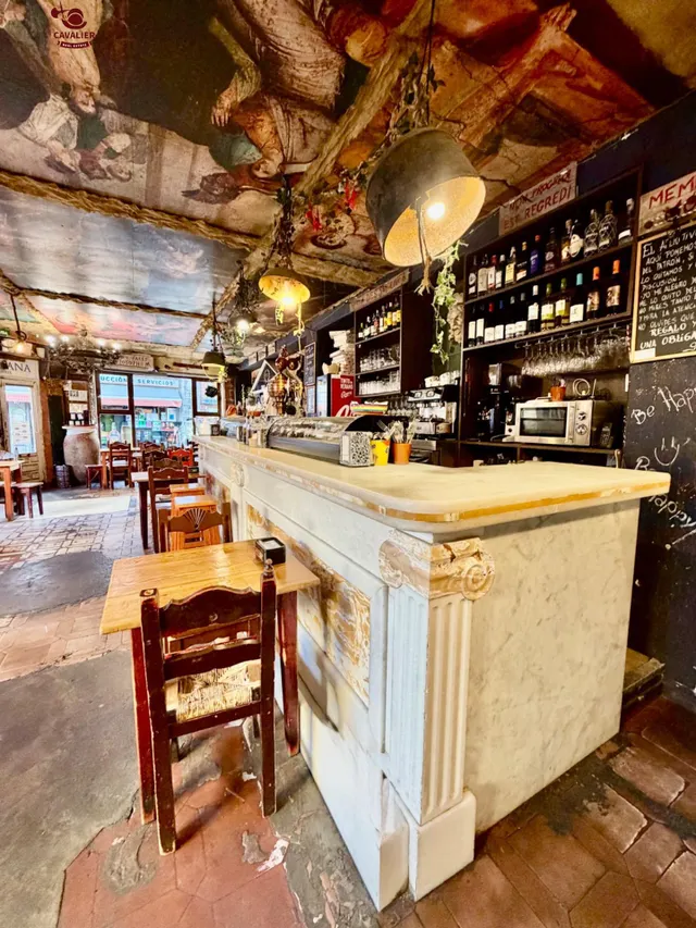 Espectacular Bar Restaurante en el centro urbano con una superficie de 200m2 distribuidos en una planta comercial de 110m2 más almacén de 90m22 — 12