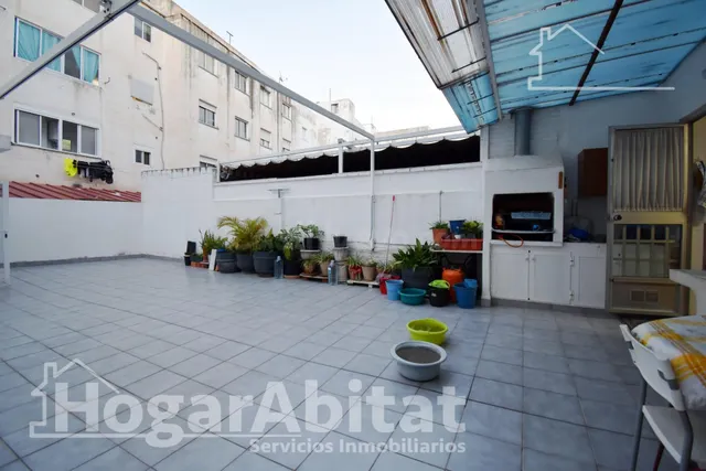MUY AMPLIO CON TERRAZA, BARBACOA Y TRASTERO