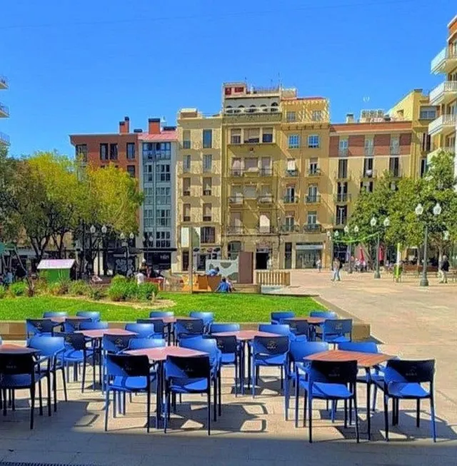 OPORTUNIDAD ÚNICA: Traspaso de Restaurante Emblemático en Pl - foto 2