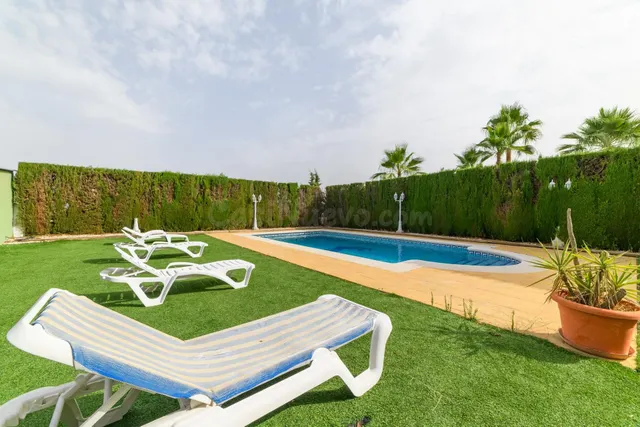 Amplio chalet con piscina salina en Monachil — 2