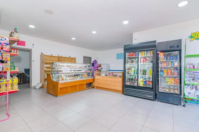 Un mostrador, un oficio, un local o un piso que puede ser tu - foto 3