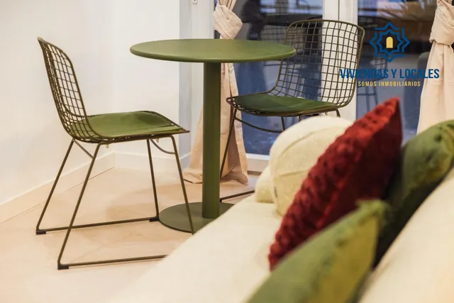 Tu refugio de diseño en el corazón de Granada: Estilo, practicidad y comodidad a pie de calle. — 15