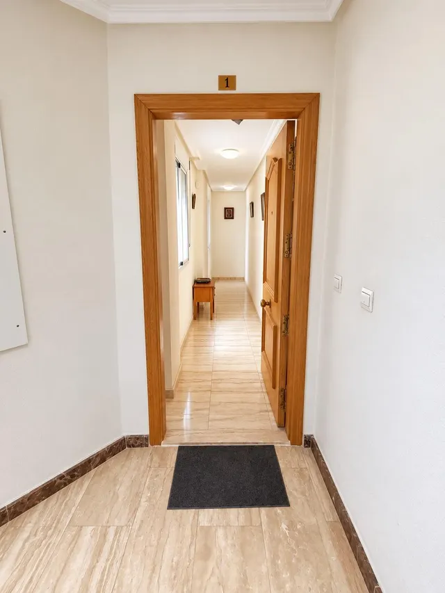 GRAN APARTAMENTO EN TORREVIEJA: 2 HAB, 1 BAÑO - foto 4
