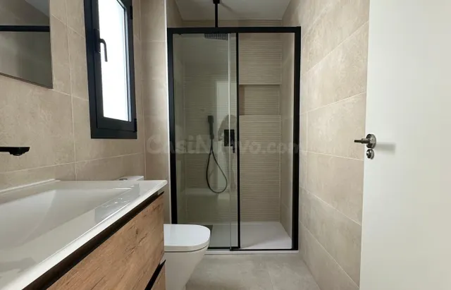 Bungalow moderno con terraza y piscina cerca del mar en San  - foto 5