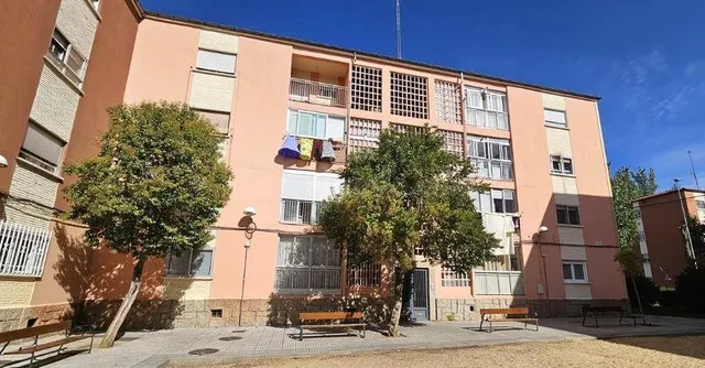 SE VENDE piso OKUPA en C Maestro Sorozabal Del 7 de Salamanc - foto 3