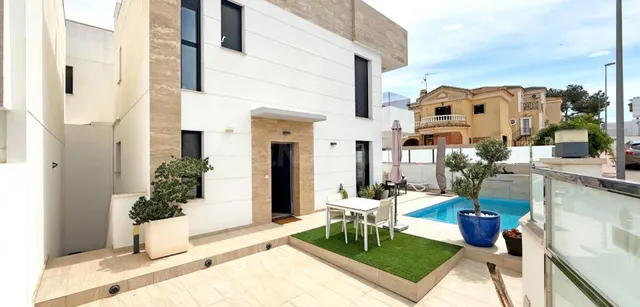 Chalet 3 habitaciones 190m² en venta - Lomas de Campoamor-La