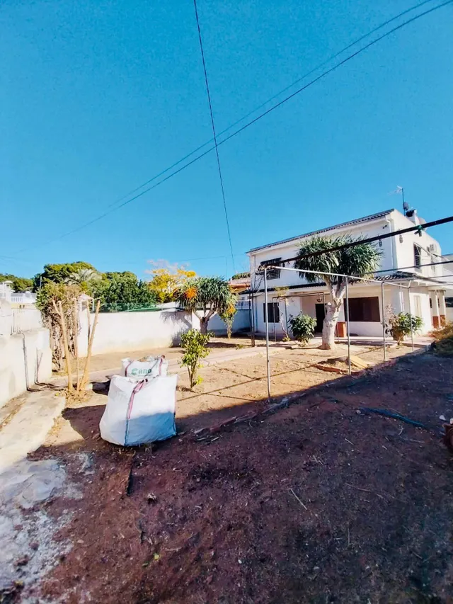 Vivienda con amplia parcela en Costabella — 31