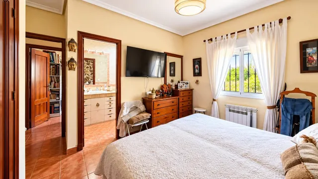 Chalet urbano reformado con piscina, placas solares y todas las comodidades — 27