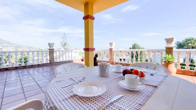 VENTA DE CHALET INDEPENDIENTE EN LA ZONA DE EL LAGAREJO, MIJAS COSTA. ¡5 DORMITORIOS Y PISCINA! — 24