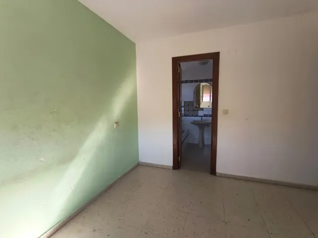 Piso en zona Pinilla con cuatro habitaciones, dos baños y  garaje — 13